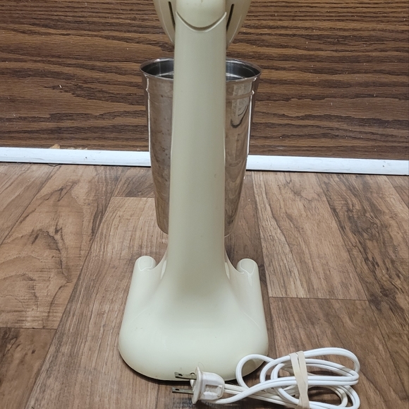 Hamilton Beach Scovill Drink Master Vintage Milkshake Mixer Maker 727 Almond - Picture 2 of 7